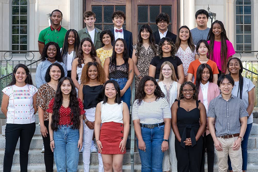 Group photo of Path leaders and freshmen scholars.