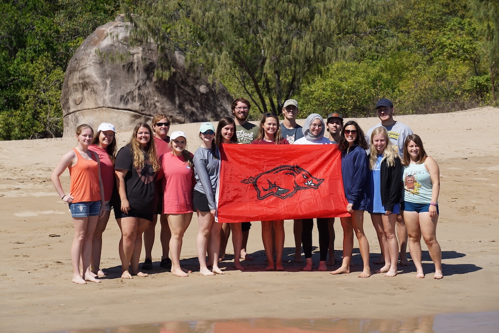 Students studying abroad with service learning in Austraila. 